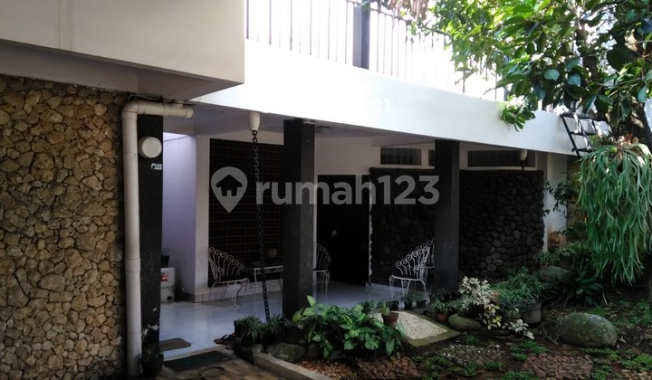For Sale House Strategic Location in Kebayoran Baru