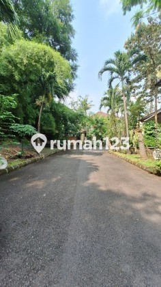 Ready-to-Occupy House with One Gate System for Sale in Bintaro Sector 8 2
