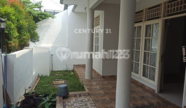 Dijual Rumah Lokasi Strategis di Bintaro Jaya Sektor 9, Tangerang Selatan
