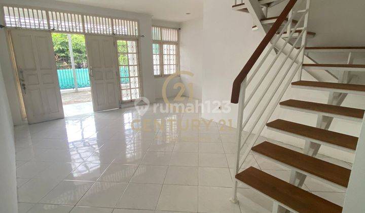 Disewakan Rumah 2 Lantai Strategis Dekat Pasar Dan St. Pdk Ranji 10