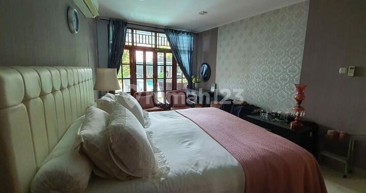 Dijual Rumah Minimalis Semi Furnished Ada Kolam Renang di Bintaro 7