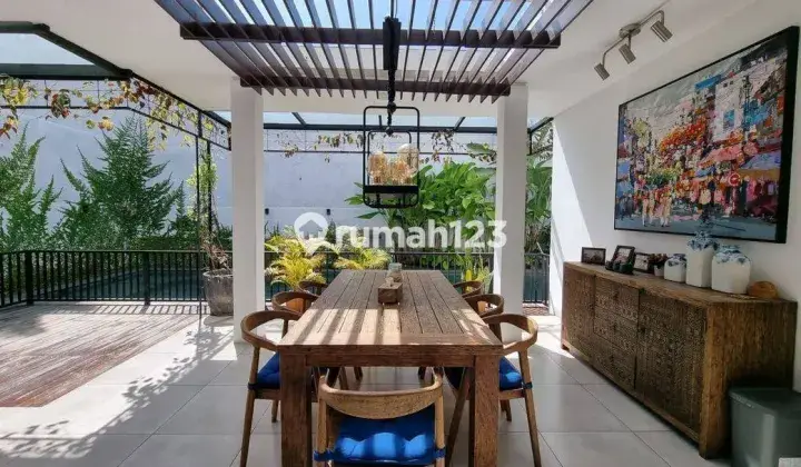 Rumah Full Renovasi Model Resort Style Ada Swim Pool Dan Kolam Ikan di Sektor 3a 1