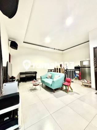 Rumah Hook Ada Kolam Renang Dekat Pasar Sekolah Tksma di Graha 2