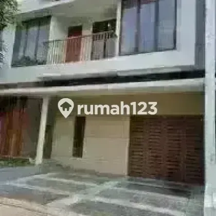 Ready-to-Live Spacious House with Garden Still Available in Graha Raya Bintaro Ready-to-Live Spacious House with Garden Still Available in Graha Raya Bintaro