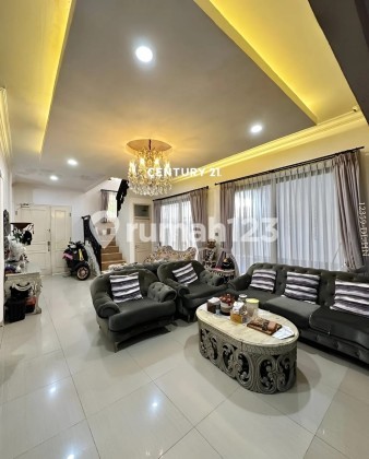 For Sale 3-Story House Ready to Occupy with Swimming Pool in Bintaro, South Jakarta. 2