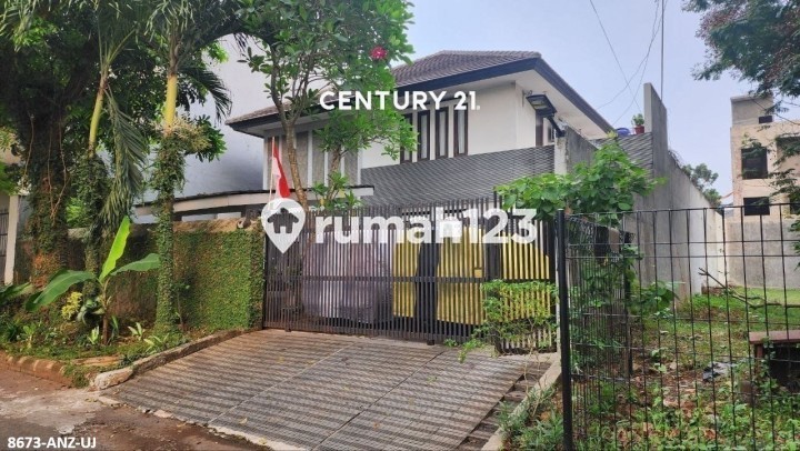For Sale: Ready-to-Live House with Spacious Yard in Bintaro Jaya Sector 7