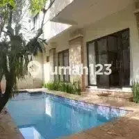 Rumah Hook, Halaman Luas, Ada Swimming Pool di Bintaro Sektor 7 1