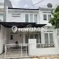 Rumah Rapi, Siap Huni, Semi Furnished di Sektor 6, Bintaro Jaya 1