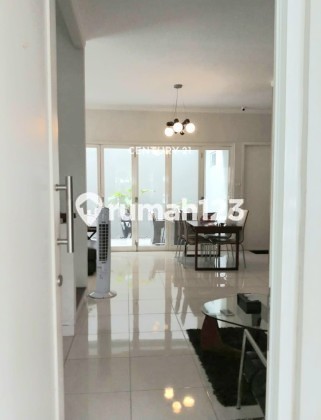 Dijual Rumah Siap Huni Bagus Depan Taman di Emerald Bintaro 2