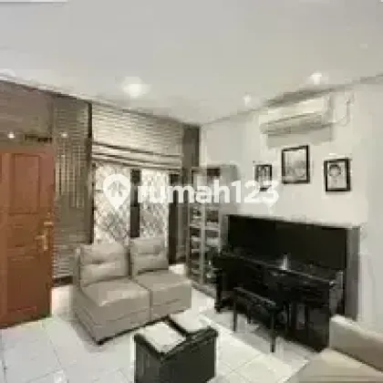 For Sale Ready-to-Occupy Spacious Hommy House in Bintaro Jaya Sector 3