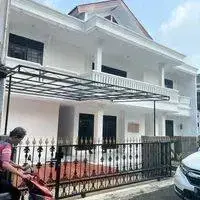 Rumah 2 Lantai Bagus SHM di Bukit Nusa Indah , Tangerang Selatan 1