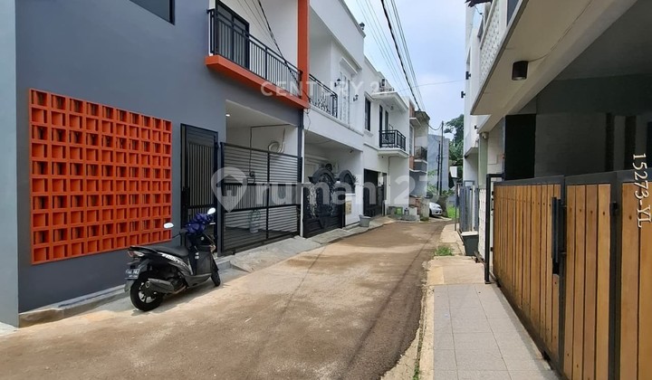 Dijual rumah brand New 3 lantai di Pondok Ranji  2