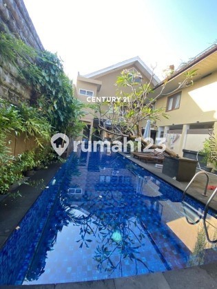 Dijual Rumah Hommy Ada Swimming Pool di Bintaro Sektor 3