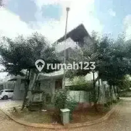 Nice House in Hook Near Club House, Graha Bintaro Jaya