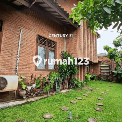 Hommy Semi-Furnished Ready-to-Occupy House in Bintaro Sector 3 Hommy Semi-Furnished Ready-to-Occupy House in Bintaro Sector 3