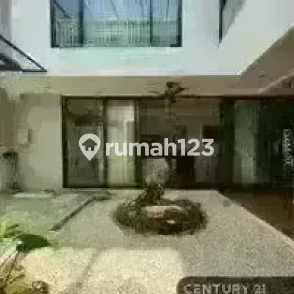 Dijual Rumah Posisi Hook Dilengkapi Swimming Pool di Bintaro Dijual Rumah Posisi Hook Dilengkapi Swimming Pool di Bintaro