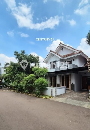 For Sale House Hook Position with Strategic Location in Sector 9