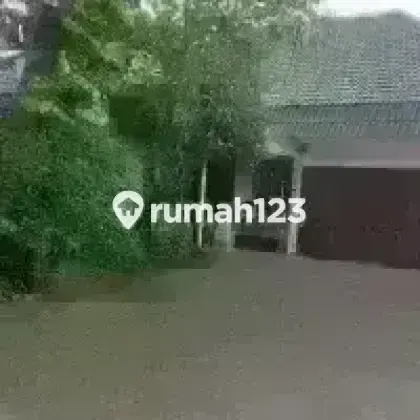 Wide Land House, Lush, Fully Furnished, Can Be Used as a Townhouse For Sale in a Strategic Location, in a Row with Greenwood