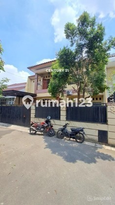 Dijual Rumah 2 Lantai Lokasi Strategis di Veteran Bintaro Jaksel