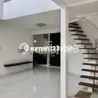 Rumah Rapi, Siap Huni, Semi Furnished di Sektor 6, Bintaro Jaya 2