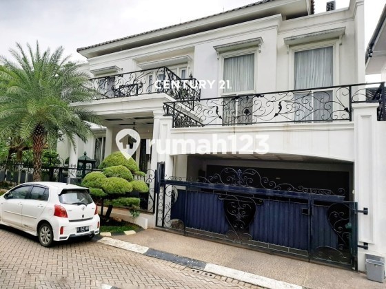 Rumah Style Clasic Kontemporer Posisi di Hook dan Samping Taman