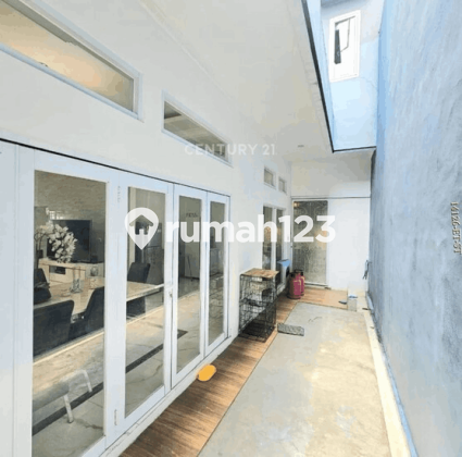 Rumah Design American Classic, Layout & Pencahayaan Bagus, Dijual di Kebayoran Residence, Sektor 7, Bintaro Jaya. 2