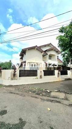 Renovated Hook House in Front of Park, Bintaro Jaya Sector 2 Renovated Hook House in Front of Park, Bintaro Jaya Sector 2