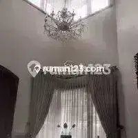 Rumah Nyaman Asri Classic Style Depan Taman di Menteng Bintaro 1