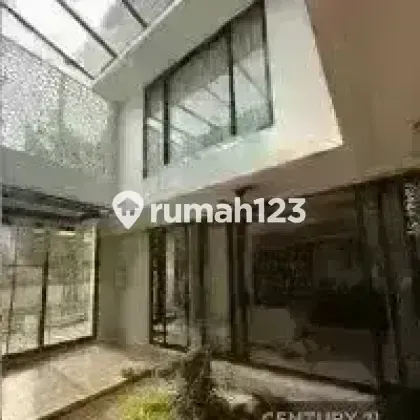 Dijual Rumah Posisi Hook Dilengkapi Swimming Pool di Bintaro 2
