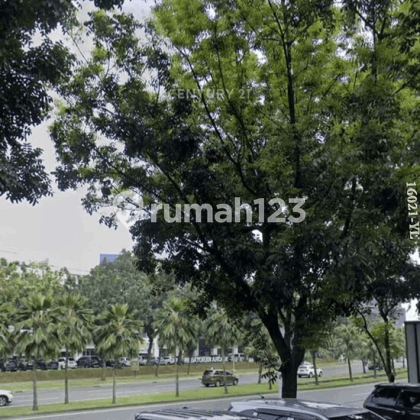 English translation: For Sale: 3-Story Shop House in Kebayoran Arcade Bintaro 2