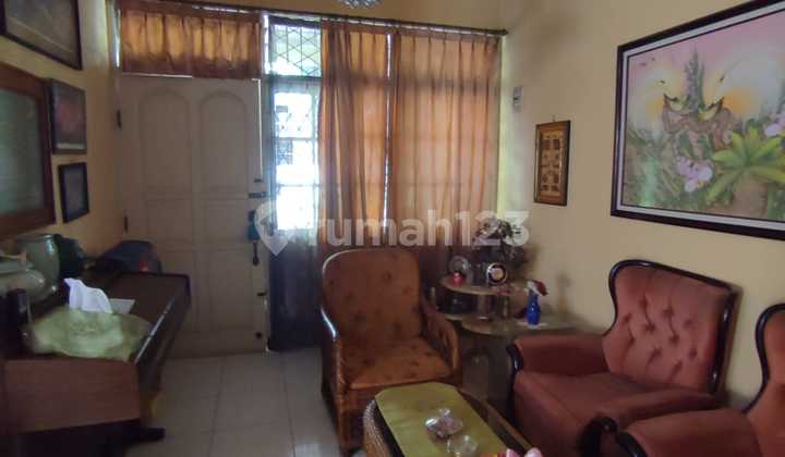 House in Front of Park in Arcamanik, Aeromodeling Street 2