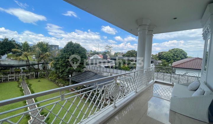 Rumah Sultan di Kawasan Setraduta Residence