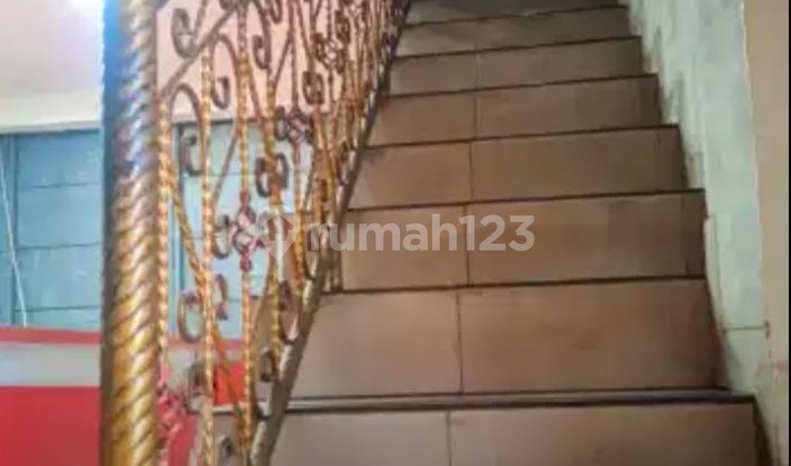 Three-Storey Shophouse with Two Fronts on Jl. Terusan Jakarta, Bandung. Three-Storey Shophouse with Two Fronts on Jl. Terusan Jakarta, Bandung.