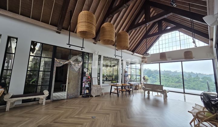 Villa Mewah Ala Bali dengan View Lembah di Citra Green Dago, Bandung