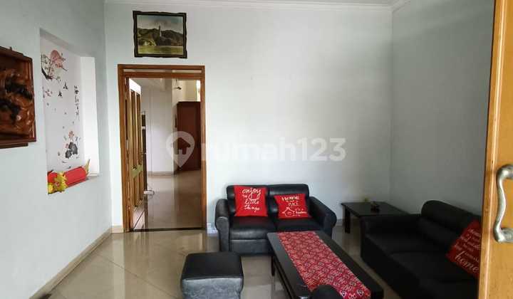 Rumah Lokasi Strategis Cocok Untuk Keluarga Besar di Jl. Dr. Hatta