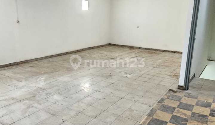 1.5-Story Shop House on A. Yani Street Near Supratman Street, Bandung City