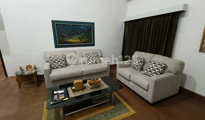 Rumah Dengan Suasana Yang Asri Jln. Pangeran Kornel, Sayap Dago