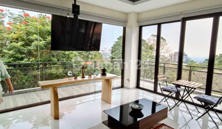 Rumah Mewah Full Furnished View Bandung di Dago Resort Pakar Raya