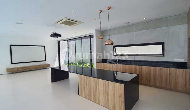 Luxury Citraland House with Pool Luxury Citraland House with Pool