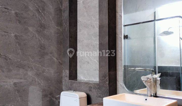 Rumah citraland dekat graha family Pakuwon indah wiyung royal residence  3
