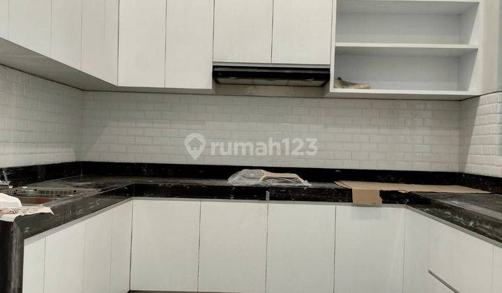 Rumah citraland dekat graha family Pakuwon indah wiyung royal residence  5