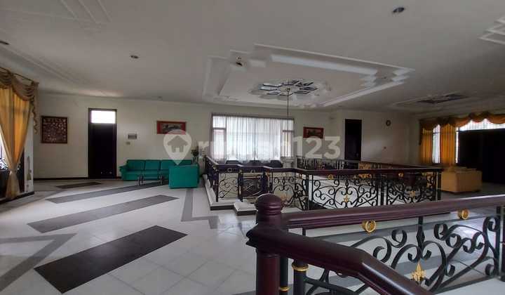 Graha family house near Citraland, Pakuwon indah, wiyung 2