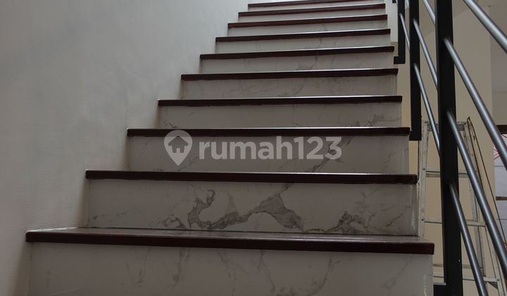 Rumah citraland dekat graha family, pakuwon indah wiyung 2