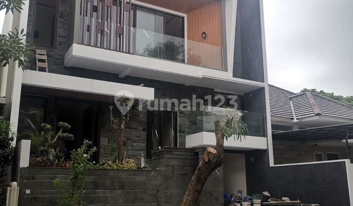 Rumah citraland dekat wiyung pakuwon indah, graha family 2