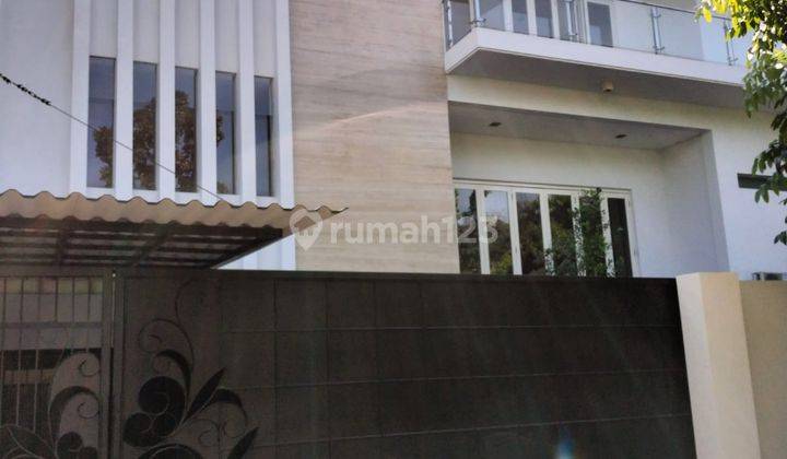 Rumah Graha Family Minimalis Split Level Surabaya Barat 1