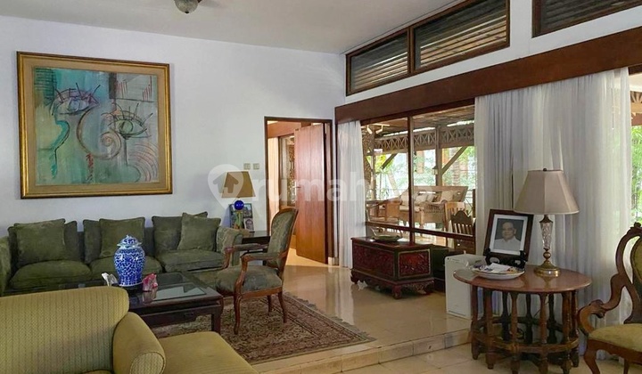 Kemang Rumah Lama Terawat, Taman Luas, Tenang