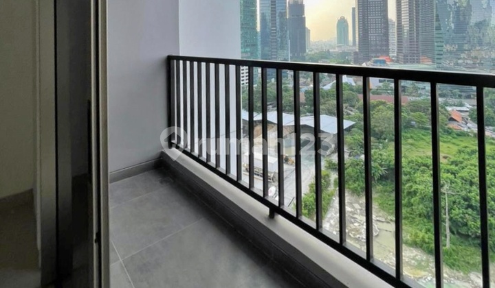 Apartemen Newton 1 BR Unfurnished Baru Bagus,mewah  2