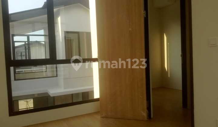 Rumah Baru 2 Lantai di Cluster Waterfront Lippo Cikarang - Lokasi Strategis & Lingkungan Asri 2