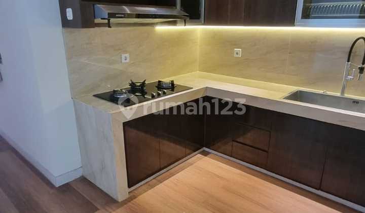 Rumah Mewah Kamar 4+1 di Boulevard Citragrand 1