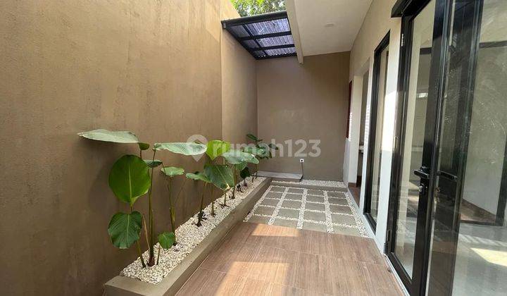 Rumah 2 lantai di Jatisampurna, strategis dengan konsep tropical modern 2